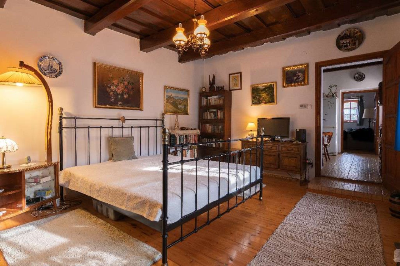 (AAA) Liebevoll renoviertes Bauernhaus in ruhiger Lage mit getrennten Apartment (AAA) (WH1158-2)