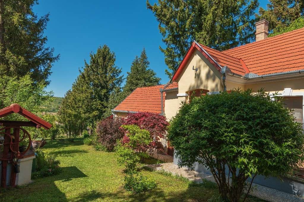 (AAA) Liebevoll renoviertes Bauernhaus in ruhiger Lage mit getrennten Apartment (AAA)