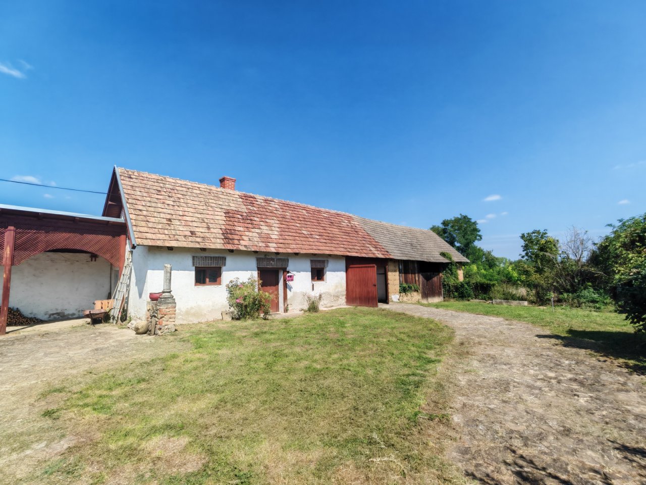UNGARN: Traditionelles ungarisches Landhaus mit viel Atmosphäre und einem großen Grundstück (AAA) (MW006-2)