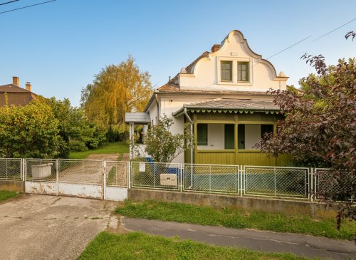 Historisches Bauernhaus liebevoll restauriert in guter Lage (KEC02-2)
