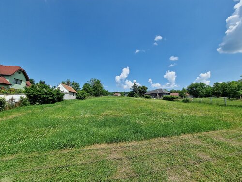 2 schöne Baugrundstücke mit teilweise Seeblick am Nordufer des Balaton (CM015-4)