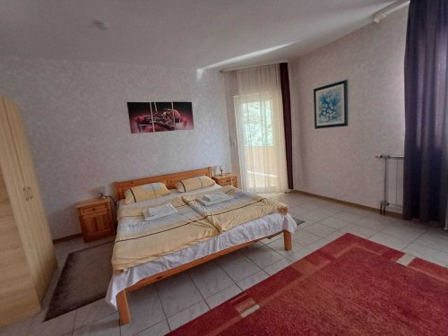 (AAA) Renditeobjekt: Mehrfamilienhaus mit 5 Wohnungen im weltberühmten Thermalbad (KE09)