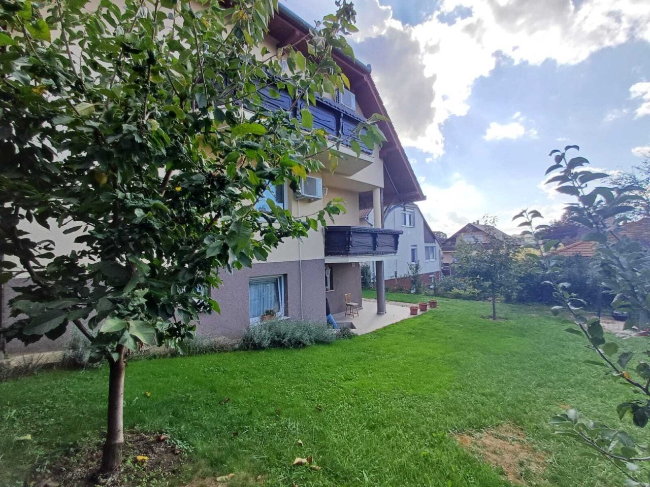 (AAA) Renditeobjekt: Mehrfamilienhaus mit 5 Wohnungen im weltberühmten Thermalbad (KE09)