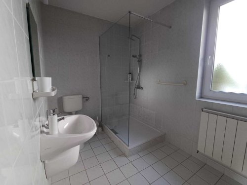 (AAA) Renditeobjekt: Mehrfamilienhaus mit 5 Wohnungen im weltberühmten Thermalbad (KE09)