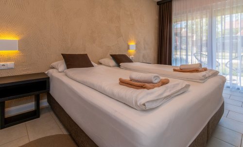 (AAA) Stilvolle und moderne Villa mit Pool am Nordufer (33902)