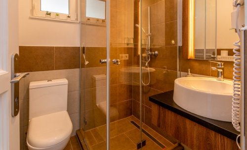 (AAA) Stilvolle und moderne Villa mit Pool am Nordufer (33902)