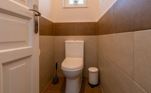 (AAA) Stilvolle und moderne Villa mit Pool am Nordufer (33902)