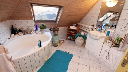 (AAB) Ruhig und trotzdem zentral gelegenes Familienheim in Héviz (11748)