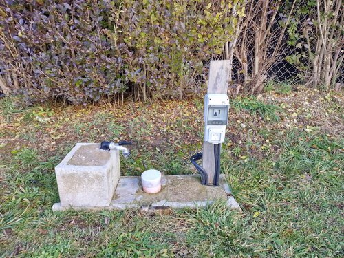 (AAA) Neuwertiges Landhaus im Bungalowstil mit Gästeappartment und Pool (CM064-4) — Wohnwagen Anschlüsse 8x