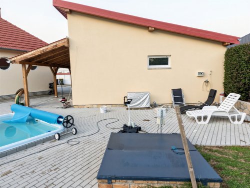 (AAA) Neuwertiges Landhaus im Bungalowstil mit Gästeappartment und Pool (CM064-4)