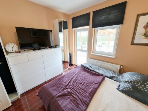 (AAA) Neuwertiges Landhaus im Bungalowstil mit Gästeappartment und Pool (CM064-4)