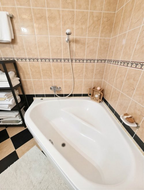 (AAA) Neuwertiges Landhaus mit Gästeappartment, Pool &amp; Caravan-Stellplätzen (CM064-G)