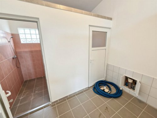 (AAA) Neuwertiges Landhaus mit Gästeappartment, Pool &amp; Caravan-Stellplätzen (CM064-G)