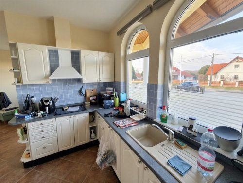 (AAA) Neuwertiges Landhaus mit Gästeappartment, Pool &amp; Caravan-Stellplätzen (CM064-G)