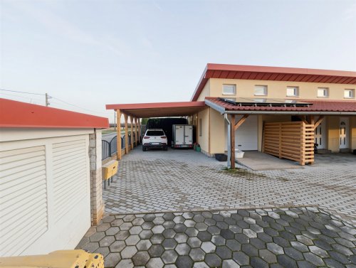 (AAA) Neuwertiges Landhaus mit Gästeappartment, Pool &amp; Caravan-Stellplätzen (CM064-G)