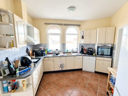 (AAA) Neuwertiges Landhaus mit Gästeappartment, Pool &amp; Caravan-Stellplätzen (CM064-G)