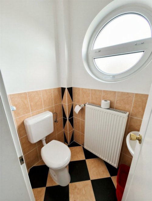 (AAA) Neuwertiges Landhaus mit Gästeappartment, Pool &amp; Caravan-Stellplätzen (CM064-G)