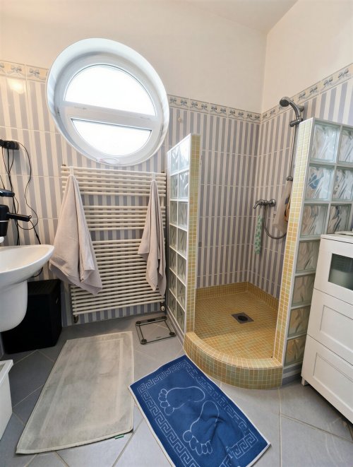 (AAA) Neuwertiges Landhaus mit Gästeappartment, Pool &amp; Caravan-Stellplätzen (CM064-G)