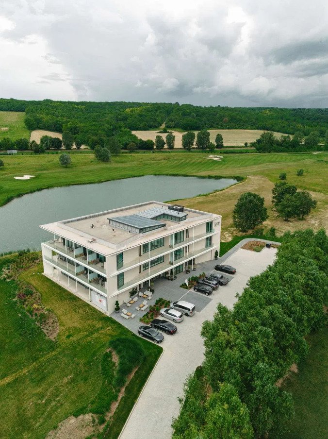 (AAA) Luxeriöses Apartment im besten Golf Resort Ungarns zur Eigennutzung oder Vermietung (ZSB2103)