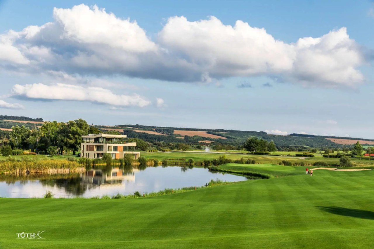 (AAA) Luxeriöses Apartment im besten Golf Resort Ungarns zur Eigennutzung oder Vermietung (ZSB2103)