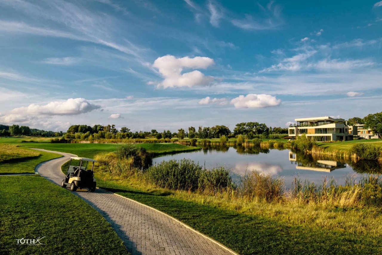 (AAA) Luxeriöses Apartment im besten Golf Resort Ungarns zur Eigennutzung oder Vermietung (ZSB2103)