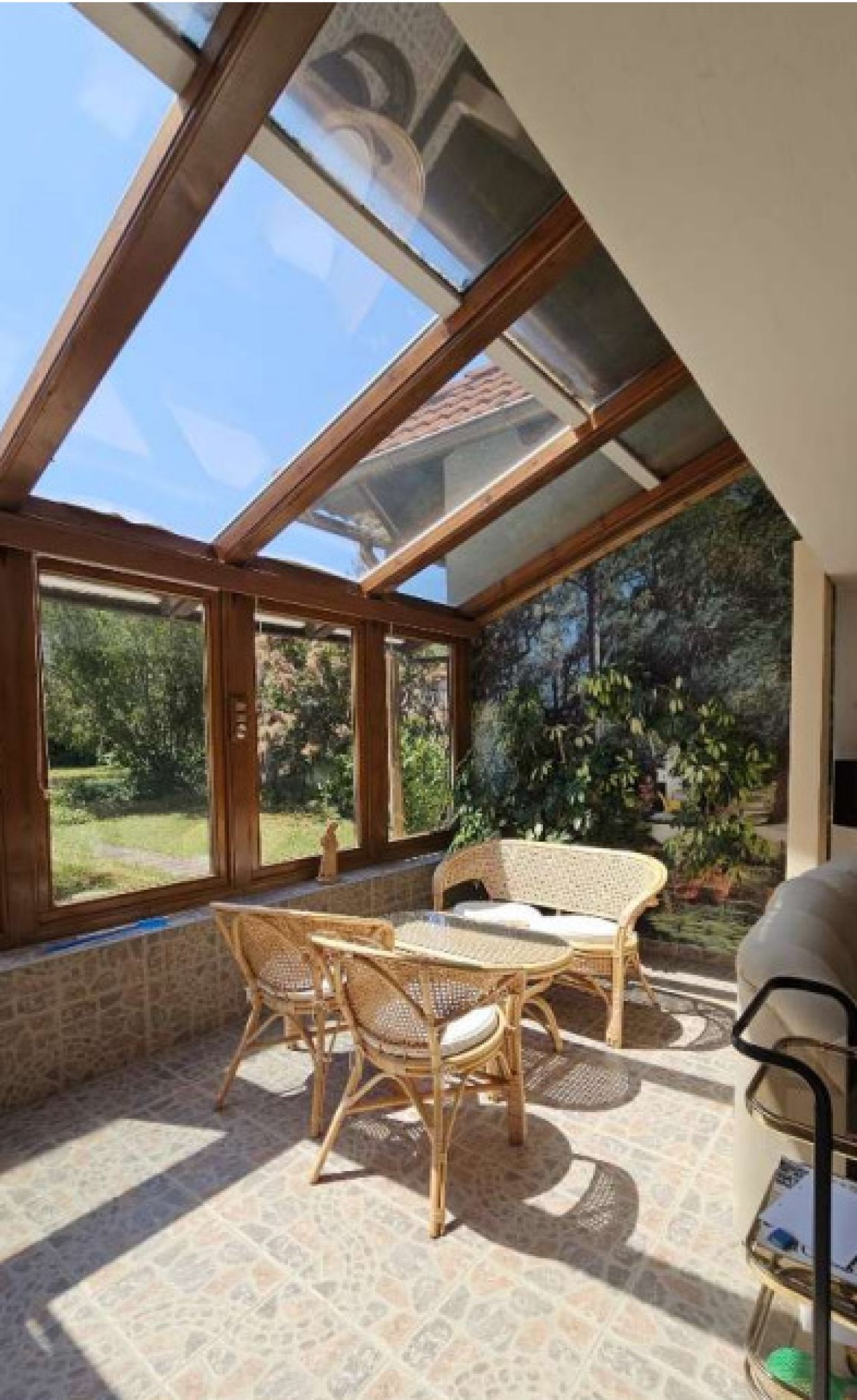 Großzügiges Wohnhaus mit 3 Einheiten, Pool und parkähnlichem Garten (CM225)