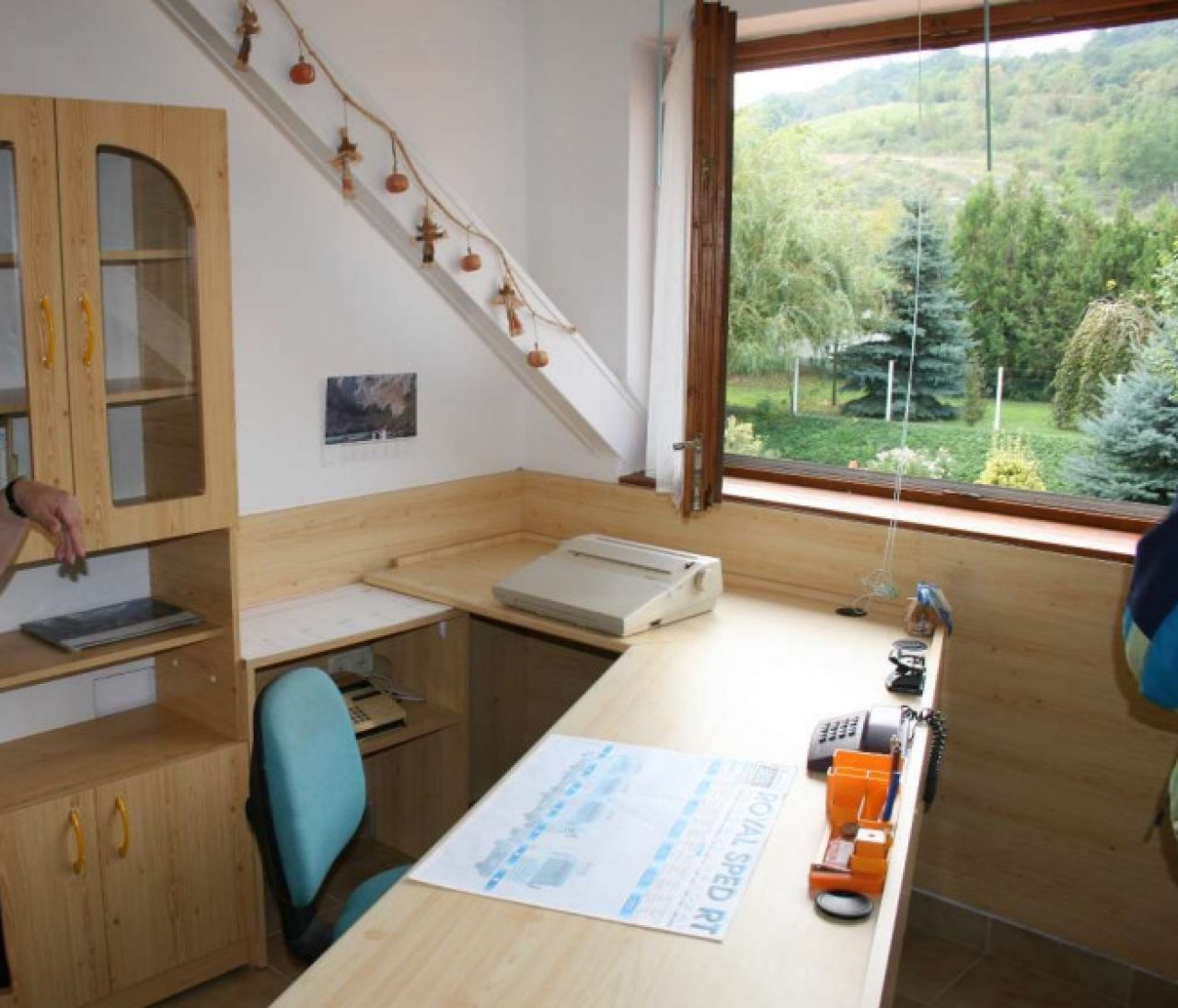Großzügiges Wohnhaus mit 3 Einheiten, Pool und parkähnlichem Garten (CM225)