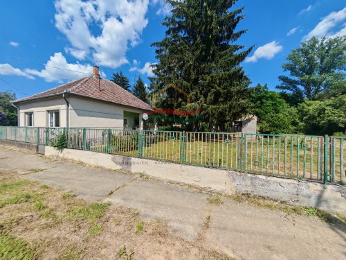 (BCA) 2 sanierungsbedürftige Häuser auf einem großem Grundstück (BB8352)