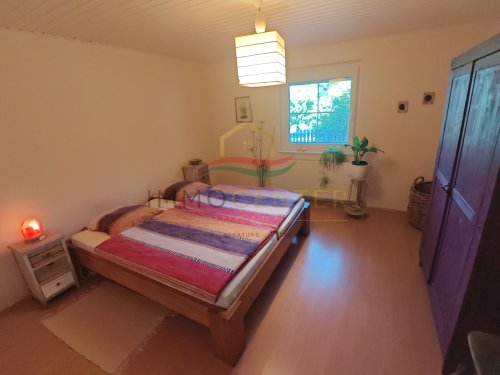(BAA) Perfektes Zweifamilienhaus in hervorragendem Zustand mit großem Grundstück / Wald ideal für Selbstversorger (CM081-2)