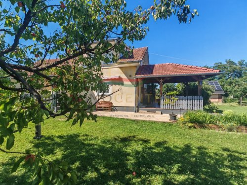 (BAA) Perfektes Zweifamilienhaus in hervorragendem Zustand mit großem Grundstück / Wald ideal für Selbstversorger (CM081-2)