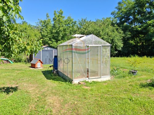 (BAA) Perfektes Zweifamilienhaus in hervorragendem Zustand mit großem Grundstück / Wald ideal für Selbstversorger (CM081-2)