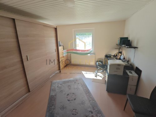 (BAA) Perfektes Zweifamilienhaus in hervorragendem Zustand mit großem Grundstück / Wald ideal für Selbstversorger (CM081-2)