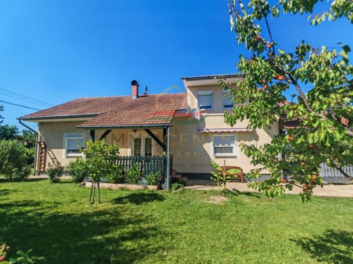 (BAA) Perfektes Zweifamilienhaus in hervorragendem Zustand mit großem Grundstück / Wald ideal für Selbstversorger (CM081-2)