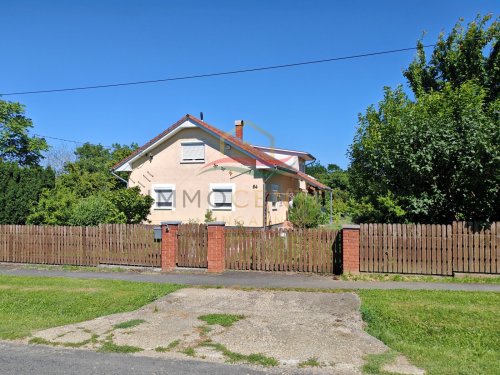 (BAA) Perfektes Zweifamilienhaus in hervorragendem Zustand mit großem Grundstück / Wald ideal für Selbstversorger (CM081-2)