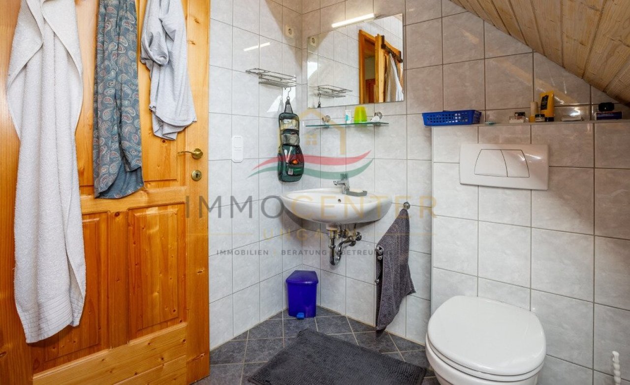 (AAA) Einfamilienhaus oberhalb von Héviz in ruhiger Weinberg-Lage (33897)