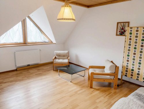 (AAA) Doppelhaushälfte mit großem Garten langfristig zu vermieten (CM0811-M)