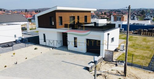 (AAA) Neu gebaute Energieeffiziente Häuser mit Panorama auf den Plattensee (PB5626)