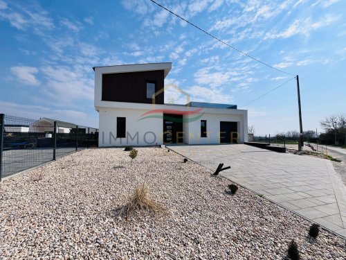 (AAA) Neu gebaute Energieeffiziente Häuser mit Panorama auf den Plattensee (PB5626)