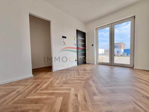 (AAA) Neu gebaute Energieeffiziente Häuser mit Panorama auf den Plattensee (PB5626)
