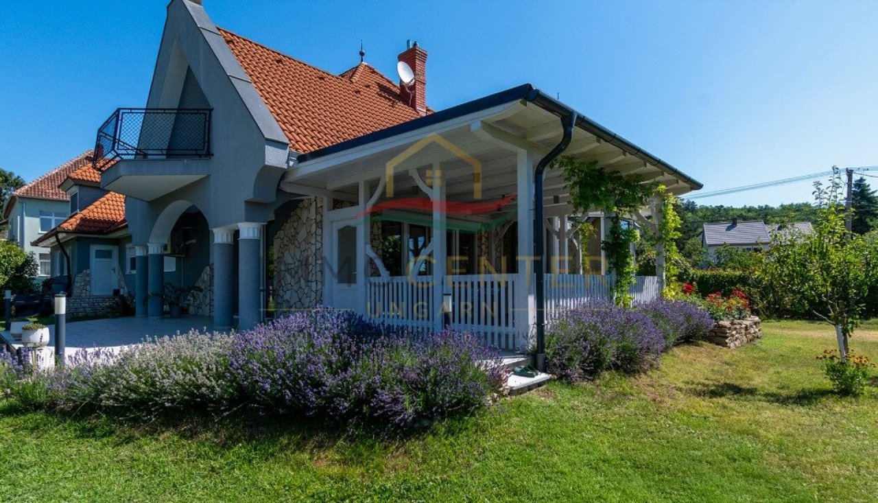 (AAA) Exklusives Einfamilienhaus – Wo Natur und exklusiver Wohnkomfort aufeinandertreffen (33445)