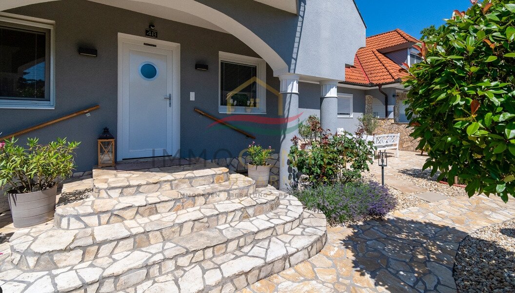 (AAA) Exklusives Einfamilienhaus – Wo Natur und exklusiver Wohnkomfort aufeinandertreffen (33445)