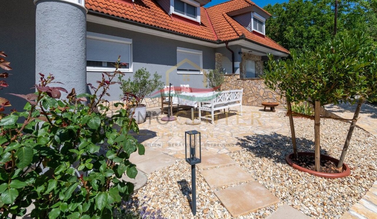 (AAA) Exklusives Einfamilienhaus – Wo Natur und exklusiver Wohnkomfort aufeinandertreffen (33445)