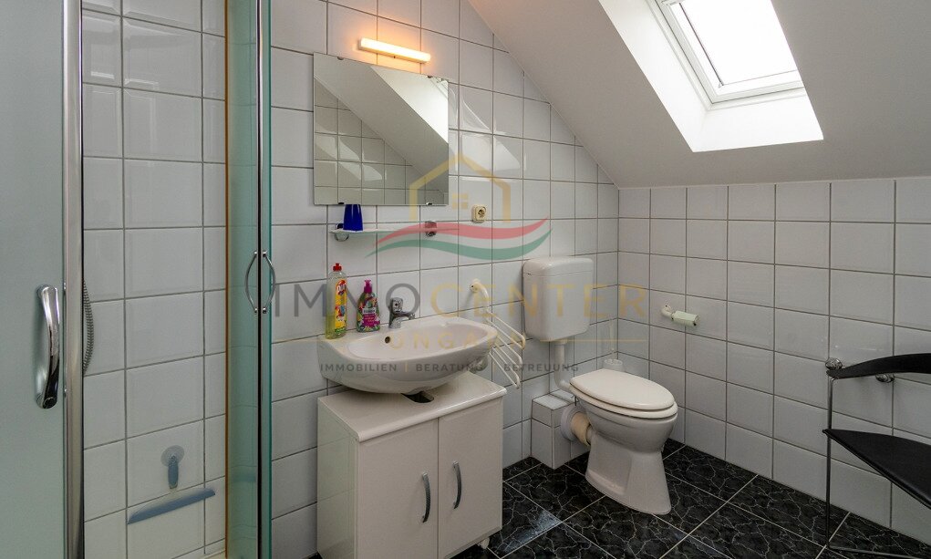 (AAA) Großzügiges Einfamilienhaus mit beeindruckendem Swimmingpool – Ideal als Familienwohnsitz oder Kapitalanlage (33912)