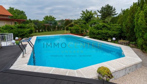 (AAA) Großzügiges Einfamilienhaus mit beeindruckendem Swimmingpool – Ideal als Familienwohnsitz oder Kapitalanlage (33912)