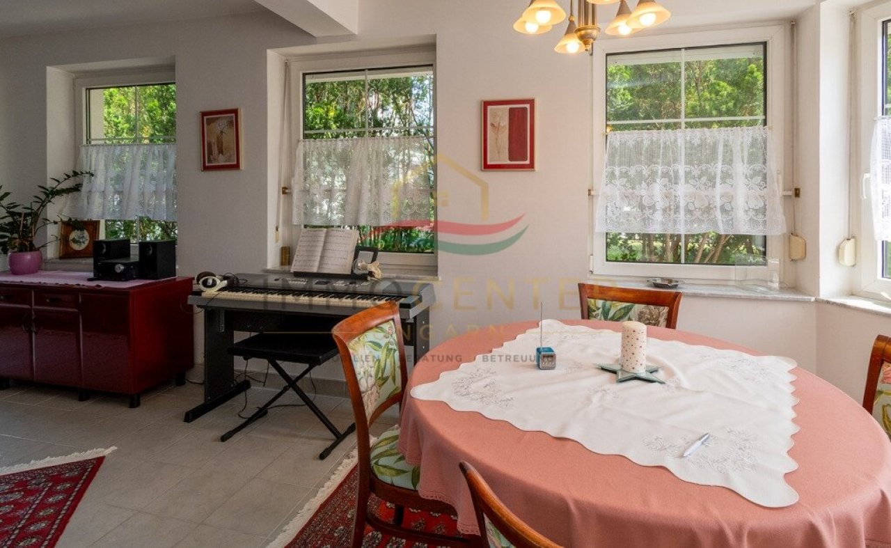 (AAA) Großzügiges Einfamilienhaus mit beeindruckendem Swimmingpool – Ideal als Familienwohnsitz oder Kapitalanlage (33912)