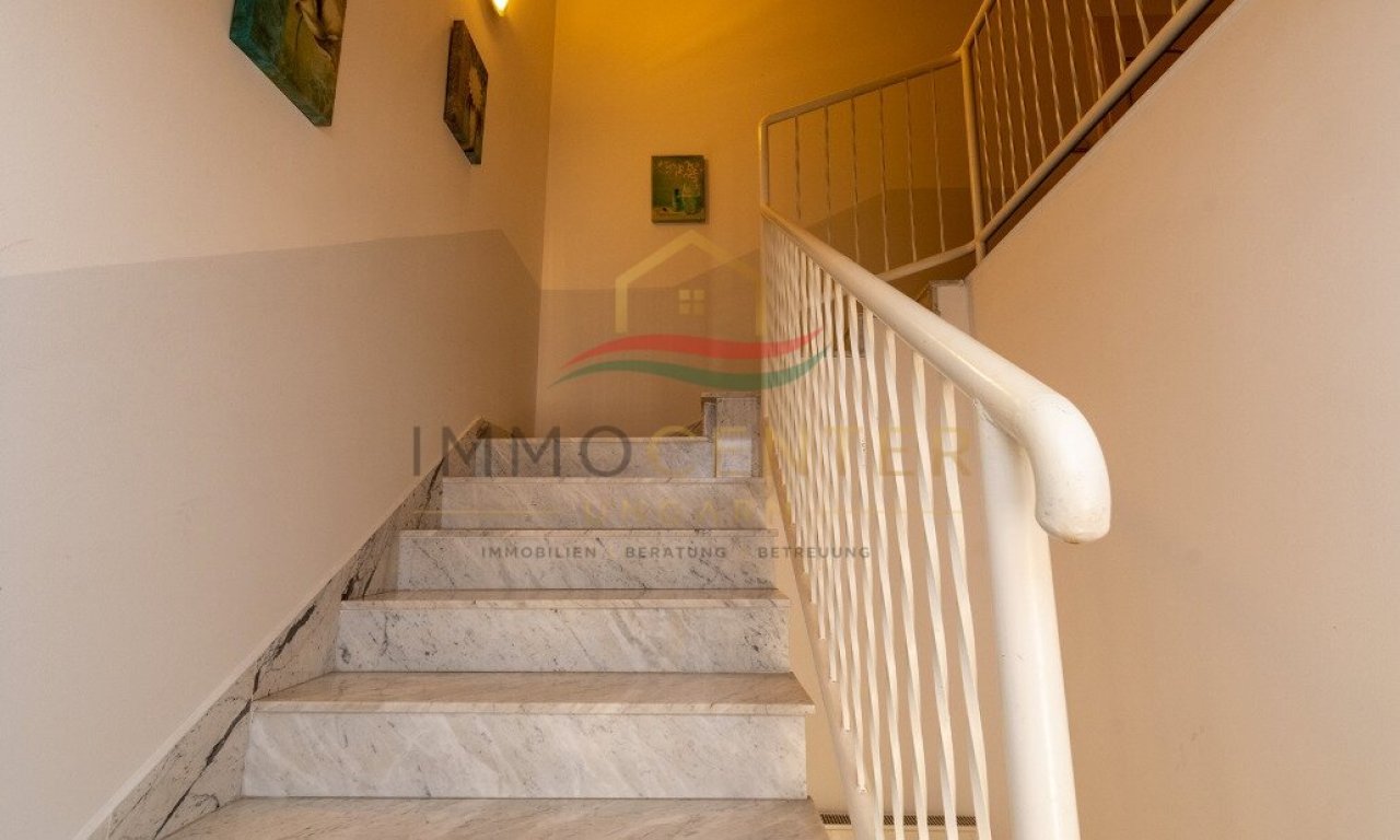 (AAA) Großzügiges Einfamilienhaus mit beeindruckendem Swimmingpool – Ideal als Familienwohnsitz oder Kapitalanlage (33912)