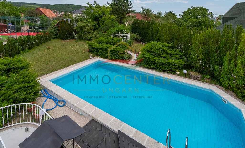 (AAA) Großzügiges Einfamilienhaus mit beeindruckendem Swimmingpool – Ideal als Familienwohnsitz oder Kapitalanlage (33912)