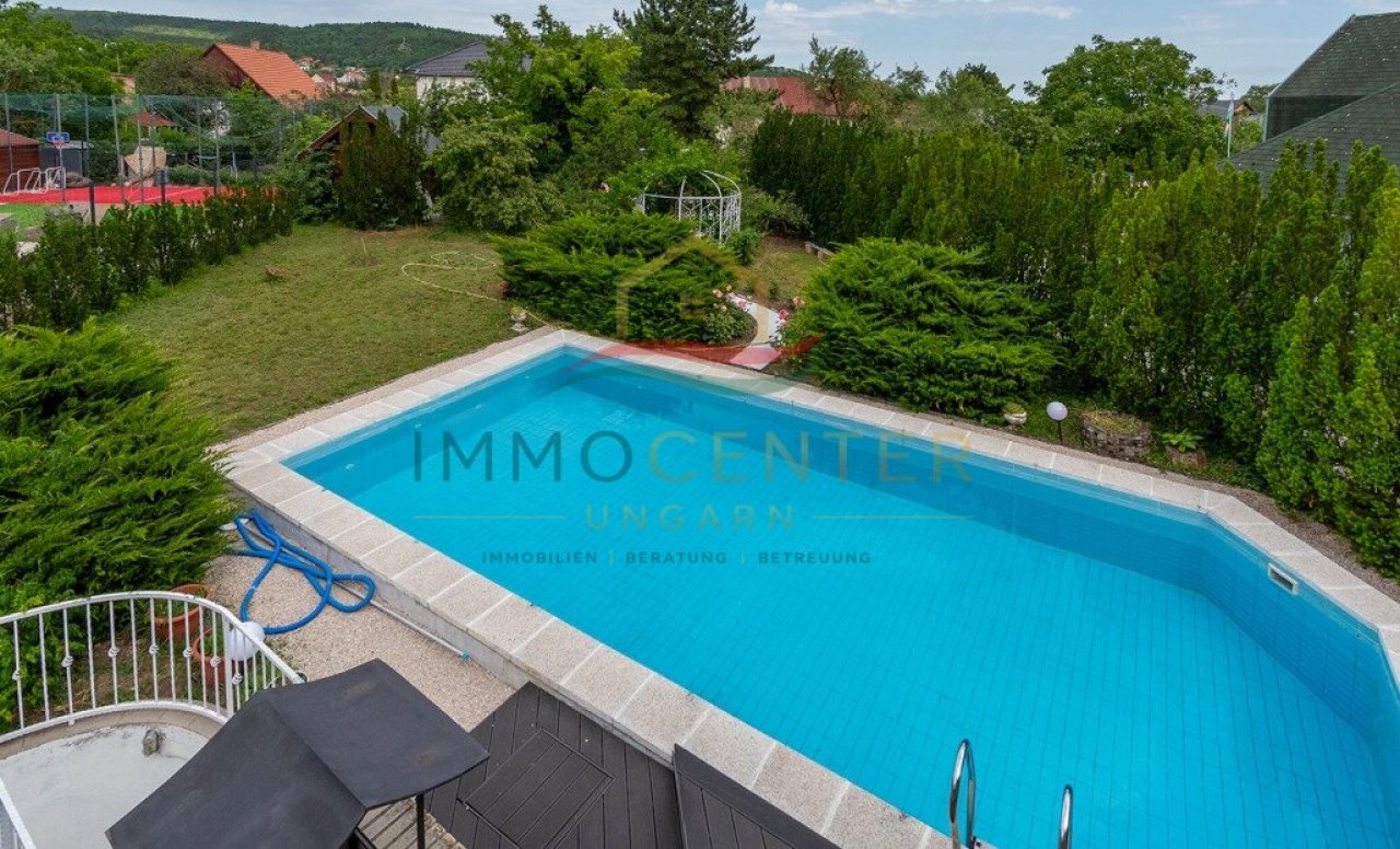(AAA) Großzügiges Einfamilienhaus mit beeindruckendem Swimmingpool – Ideal als Familienwohnsitz oder Kapitalanlage (33912)