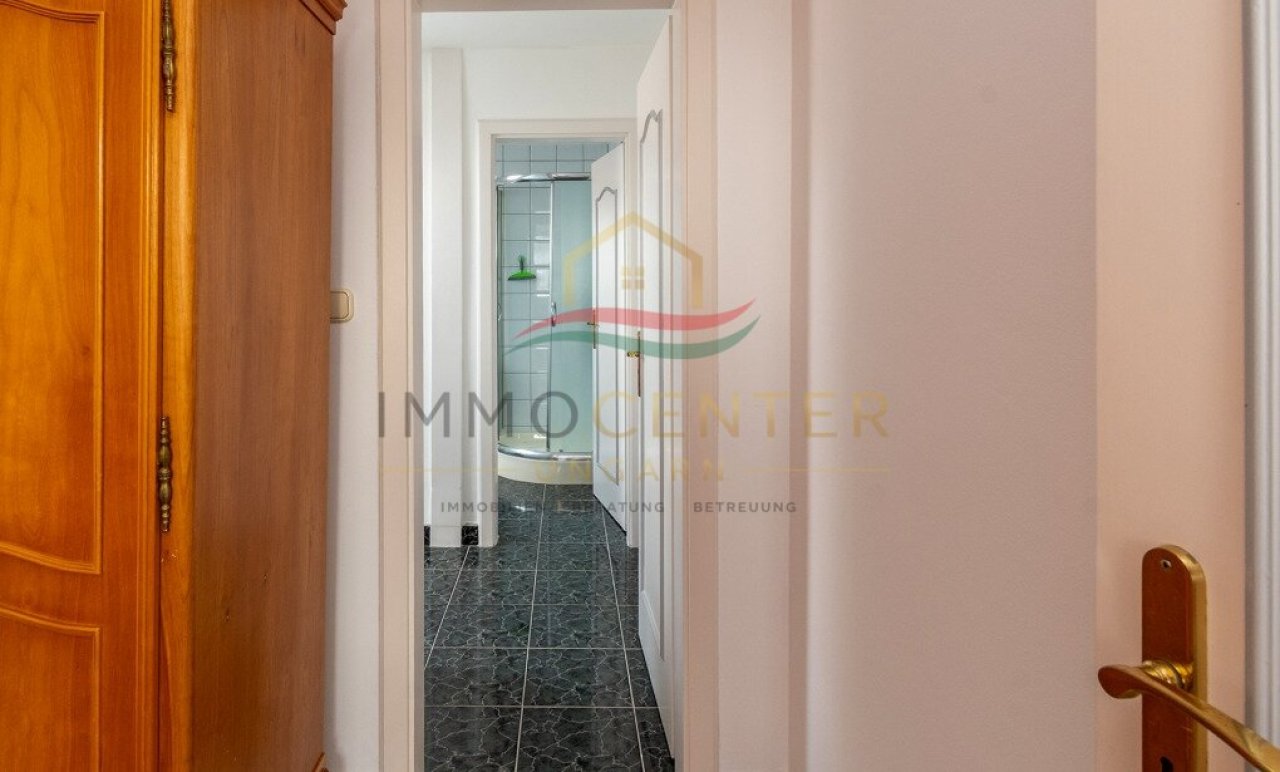 (AAA) Großzügiges Einfamilienhaus mit beeindruckendem Swimmingpool – Ideal als Familienwohnsitz oder Kapitalanlage (33912)