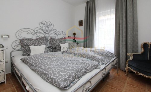 (AAA) Exklusives Einfamilienhaus in ruhiger Lage - naturnah mit teilweisem Balatonblick (33288)
